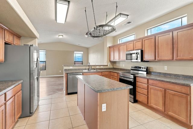 708 3rd Street NE, Rio Rancho, NM 87124