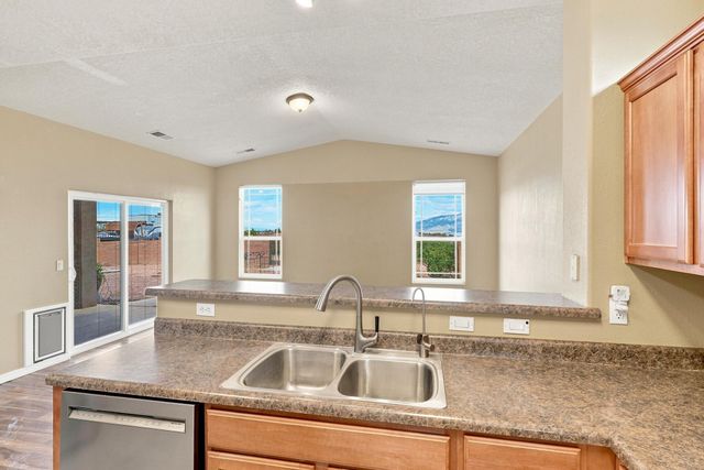 708 3rd Street NE, Rio Rancho, NM 87124