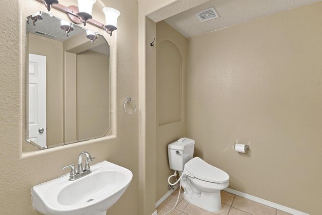 708 3rd Street NE, Rio Rancho, NM 87124