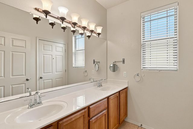 708 3rd Street NE, Rio Rancho, NM 87124