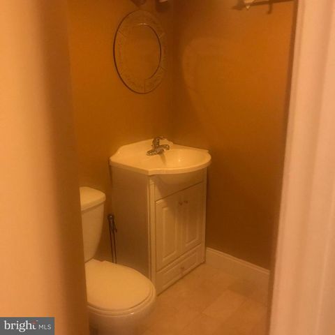 8424 LAZY CREEK CT, Springfield, VA 22153