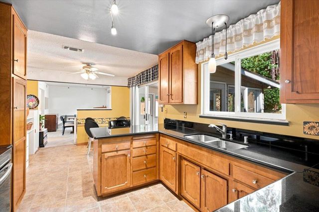 5013 Hillridge Way, Fair Oaks, CA 95628