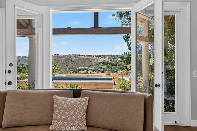 3315 Via Verde Court, Calabasas, CA 91302