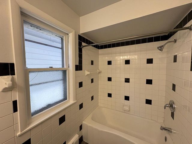 1017 E Pearson STREET, Milwaukee, WI 53202