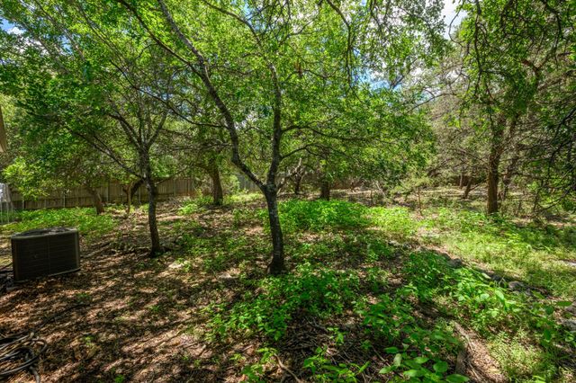 6 Basswood CIR, Wimberley, TX 78676