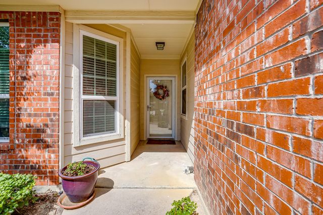 253 Heritage Hill Drive, Lewisville, TX 75067