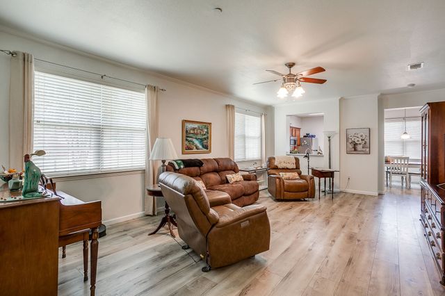 253 Heritage Hill Drive, Lewisville, TX 75067