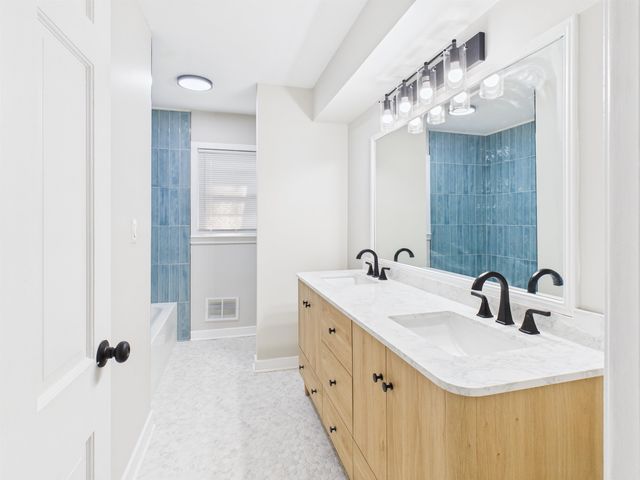 1 Richbourg Ct Court, Greenville, SC 29615