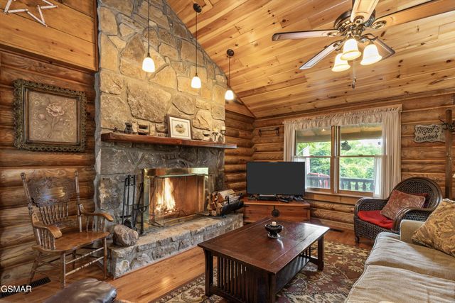 3114 Hatcher Top Road, Sevierville, TN 37862