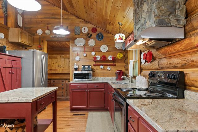 3114 Hatcher Top Road, Sevierville, TN 37862