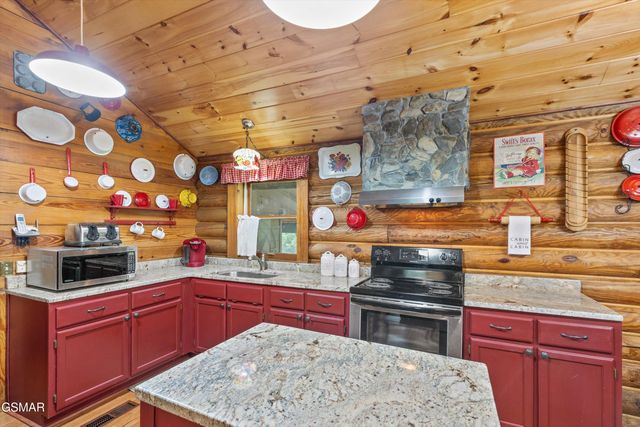 3114 Hatcher Top Road, Sevierville, TN 37862