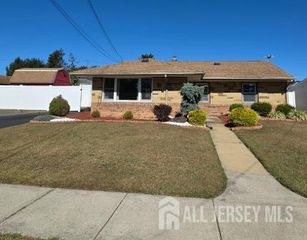 37 Gurley Road, Edison, NJ 08817