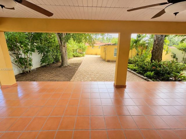 985 SW 10th Street, Miami, FL 33130