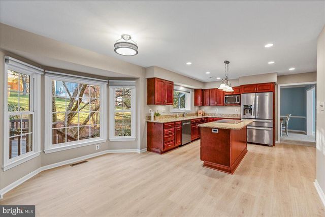 6902 COMPTON HEIGHTS CIR, Clifton, VA 20124