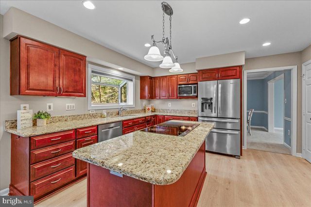 6902 COMPTON HEIGHTS CIR, Clifton, VA 20124