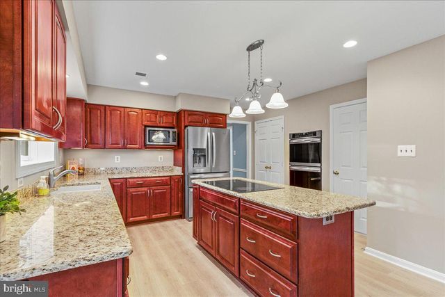 6902 COMPTON HEIGHTS CIR, Clifton, VA 20124