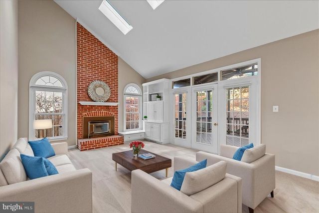 6902 COMPTON HEIGHTS CIR, Clifton, VA 20124