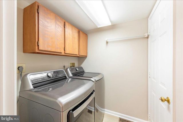 6902 COMPTON HEIGHTS CIR, Clifton, VA 20124