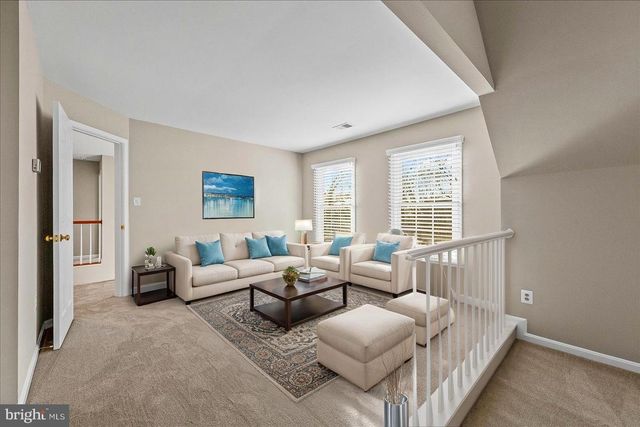 6902 COMPTON HEIGHTS CIR, Clifton, VA 20124