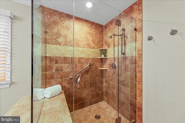 6902 COMPTON HEIGHTS CIR, Clifton, VA 20124