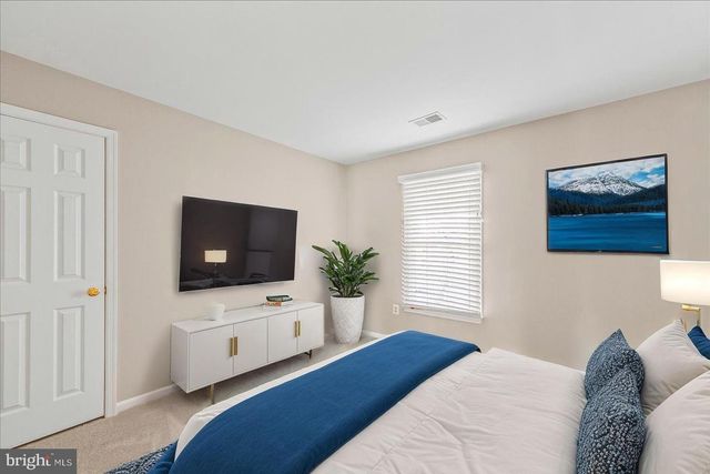 6902 COMPTON HEIGHTS CIR, Clifton, VA 20124