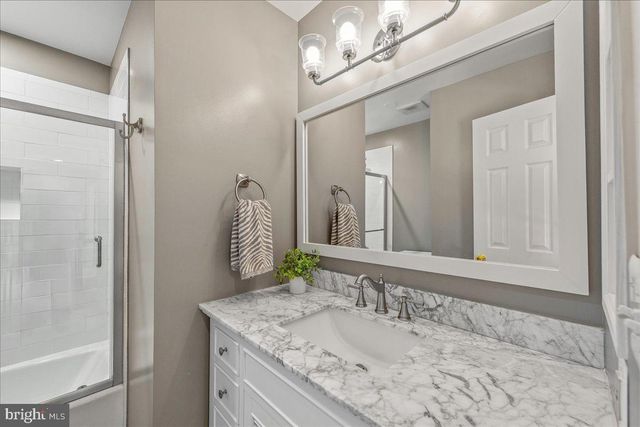 6902 COMPTON HEIGHTS CIR, Clifton, VA 20124