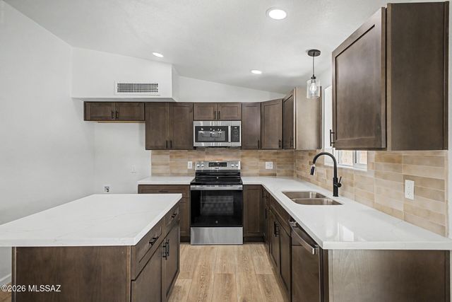 7921 N Paul Revere Place, Tucson, AZ 85741