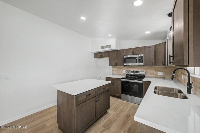 7921 N Paul Revere Place, Tucson, AZ 85741
