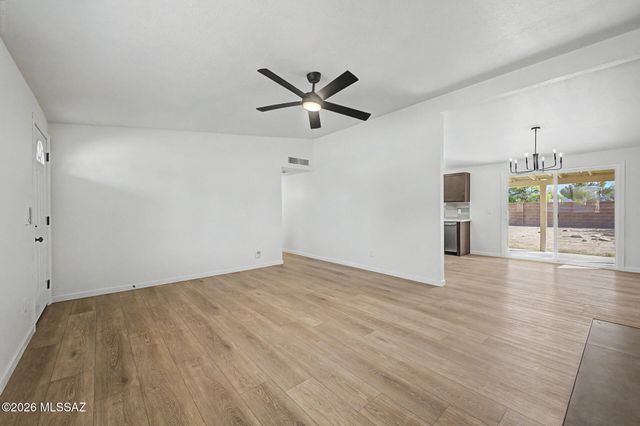 7921 N Paul Revere Place, Tucson, AZ 85741