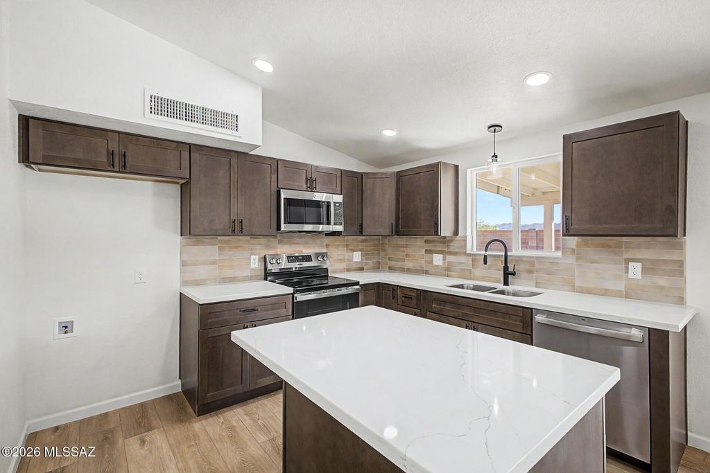 7921 N Paul Revere Place, Tucson, AZ 85741