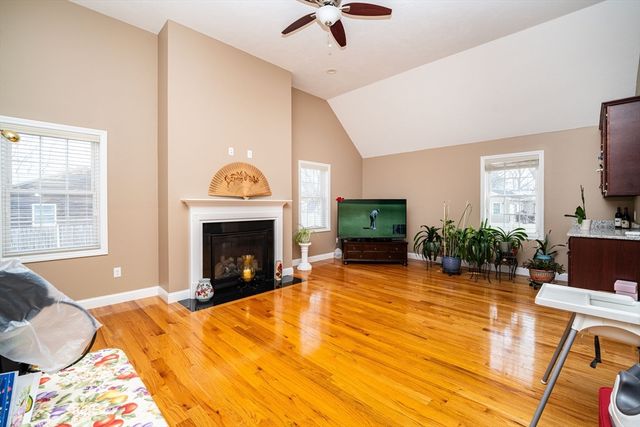 28 Woodlawn Ave, Billerica, MA 01821