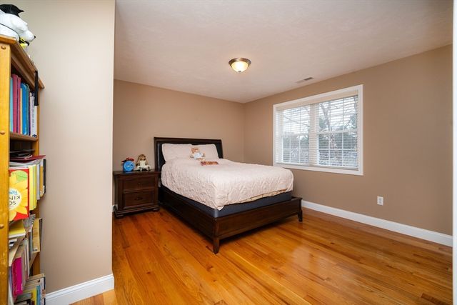 28 Woodlawn Ave, Billerica, MA 01821