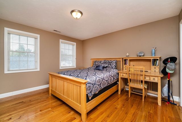 28 Woodlawn Ave, Billerica, MA 01821