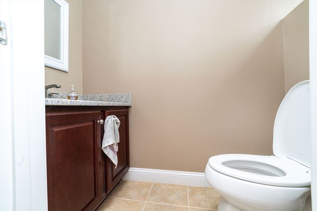 28 Woodlawn Ave, Billerica, MA 01821