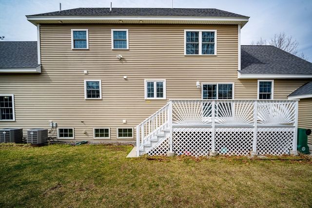 28 Woodlawn Ave, Billerica, MA 01821