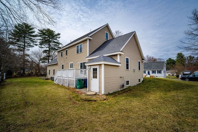 28 Woodlawn Ave, Billerica, MA 01821