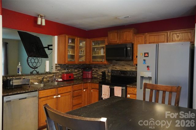 2740 Meadow Knoll Drive, Charlotte, NC 28269
