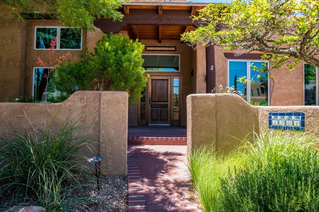 1901 Via Del Sol NE, Albuquerque, NM 87110