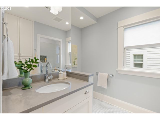 3431 Ne ALAMEDA St, Portland, OR 97212