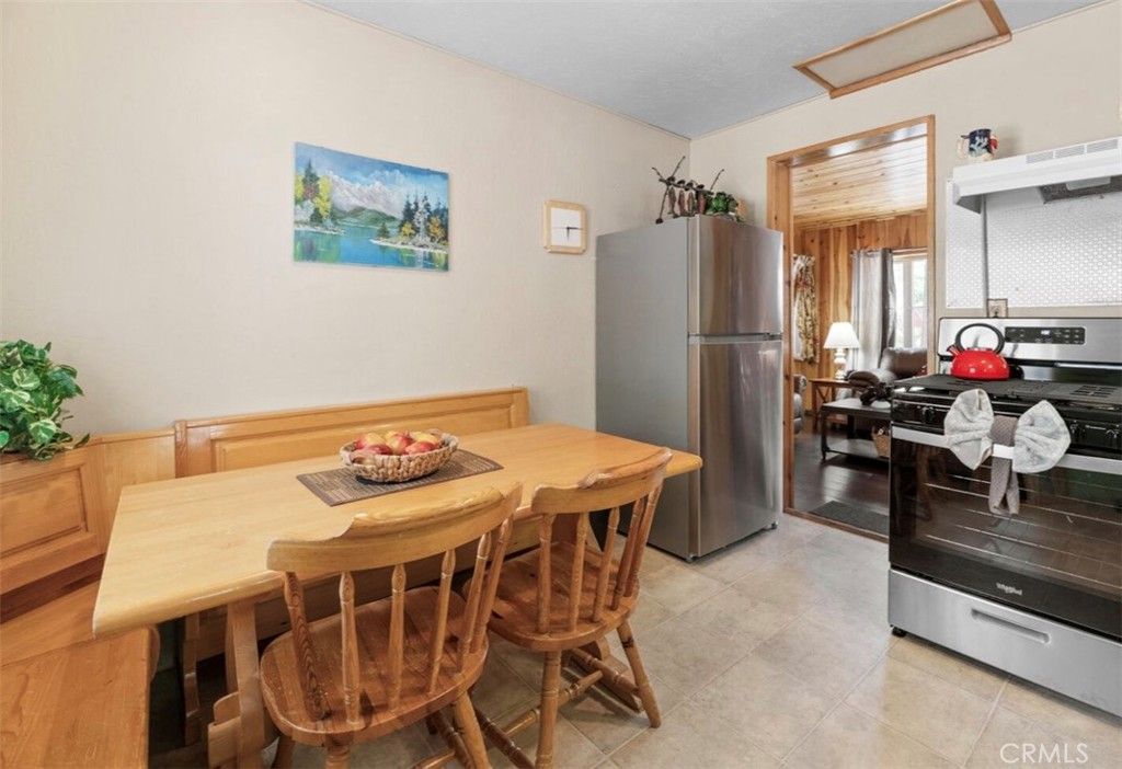 Image 11 of property listing at 1118 Clubview Avenue, Big Bear Lake, CA 92315