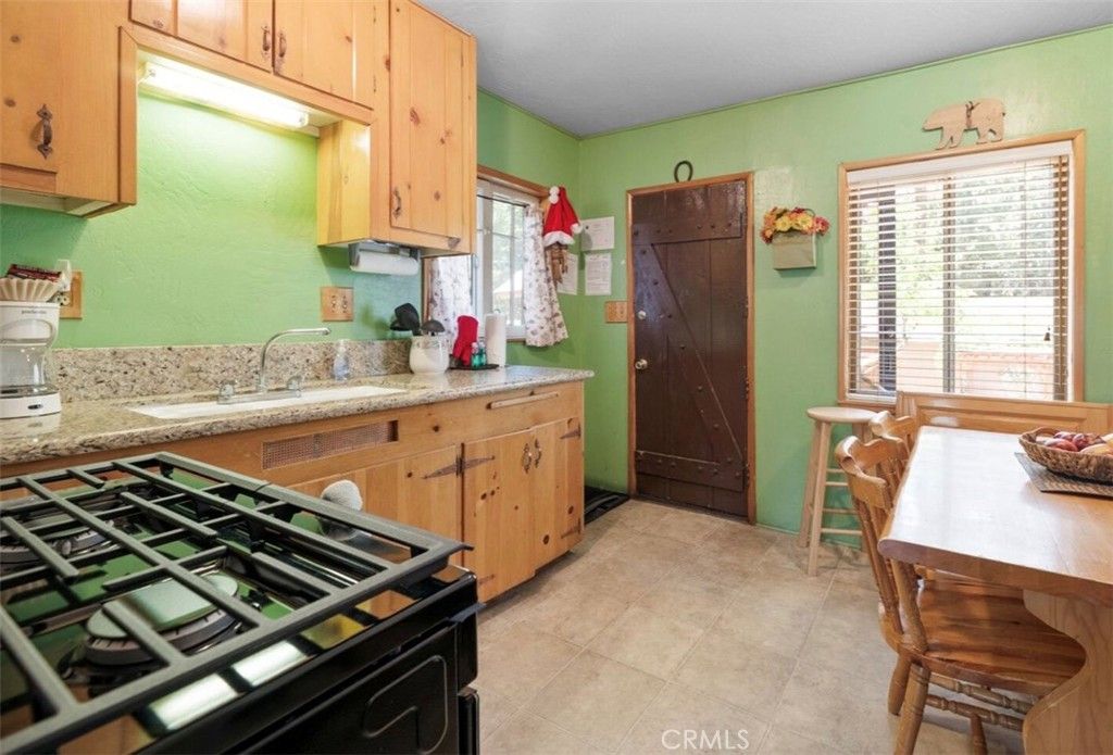 Image 13 of property listing at 1118 Clubview Avenue, Big Bear Lake, CA 92315