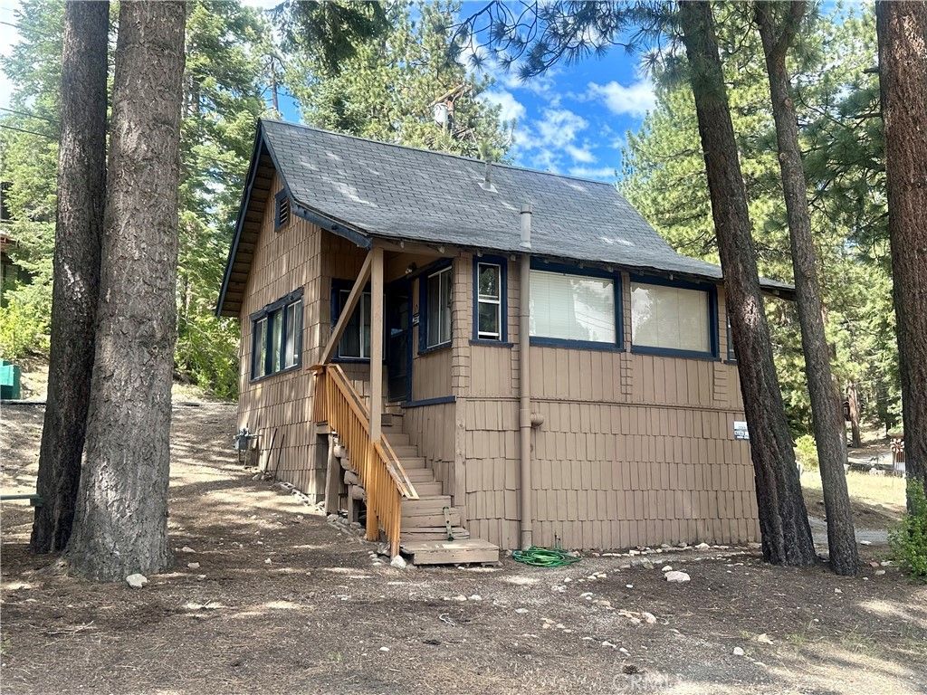 Image 3 of property listing at 1118 Clubview Avenue, Big Bear Lake, CA 92315