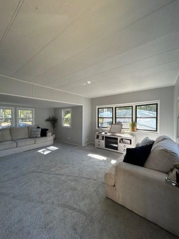 512 Canterbury Drive, Exeter, NH 03833