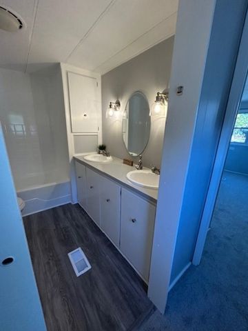 512 Canterbury Drive, Exeter, NH 03833