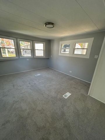 512 Canterbury Drive, Exeter, NH 03833