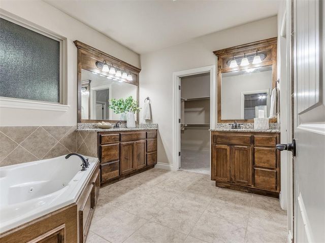 15509 Colonia Bella Drive, Oklahoma City, OK 73013