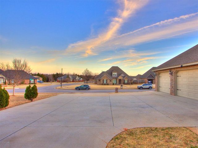 15509 Colonia Bella Drive, Oklahoma City, OK 73013