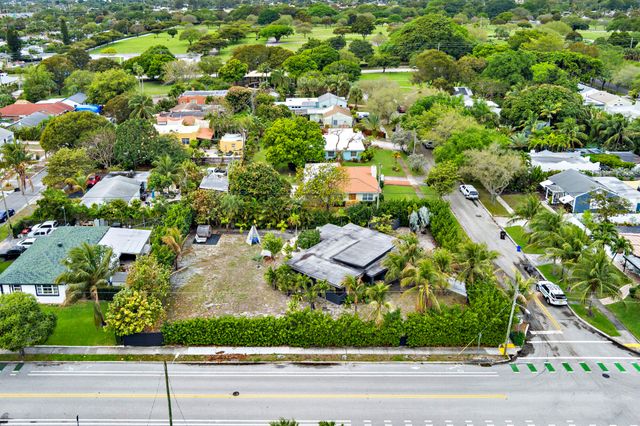 6301 Lake Avenue, West Palm Beach, FL 33405