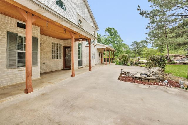 235 Caravella Court, Livingston, TX 77351