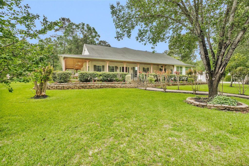 235 Caravella Court, Livingston, TX 77351